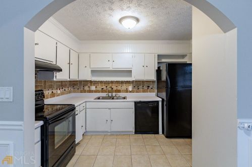 195 Longleaf Dr, Marietta, GA 30060-7031