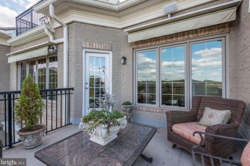 18362 Fairway Oaks Sq, Leesburg, VA 20176-8460
