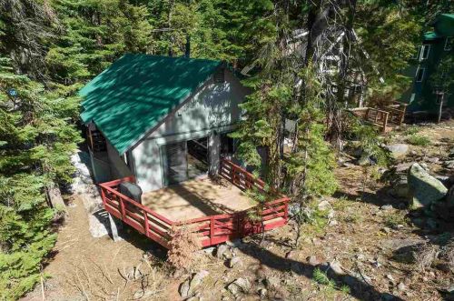 10407 Washoe Rd, Truckee, CA 96161-3538