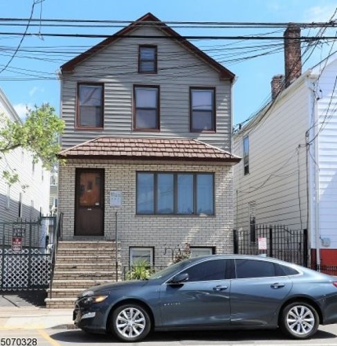 281 Walnut St, Newark, NJ 07105-1716