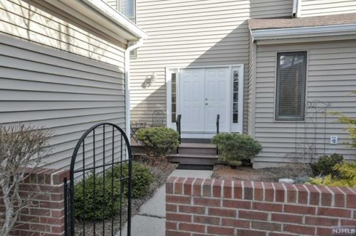 55 Fisher Rd, Mahwah, NJ 07430-1584