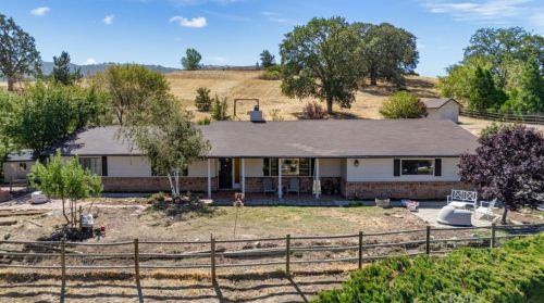 23291 Dart Dr, Tehachapi, CA 93561-7405
