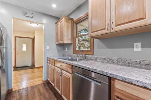 261 Gresham Ave, Saint Paul MN  55128-3916 exterior