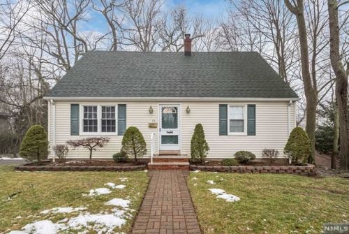 16 Poplar St, Closter, NJ 07624-1037