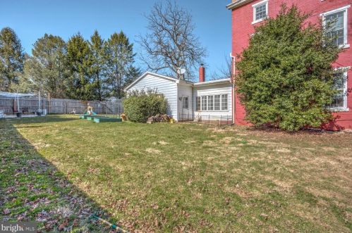 36 Academy Dr, Ephrata PA  17522-1321 exterior