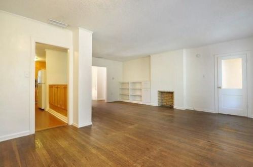 911 Duncan Ln, Austin TX  78705-2605 exterior