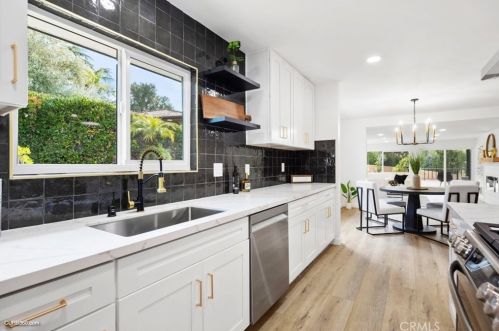 915 Alta Vista Dr, Vista CA  92084-5517 exterior