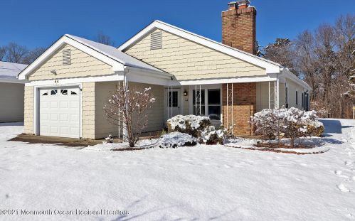 44 Banbury Ave, Lakehurst, NJ 08759-6705