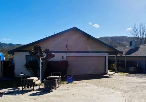 2004 Green Brook Ln, Lake Nacimiento, CA 93446-4210