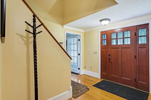 19 King Henry Dr, Londonderry, NH 03053-2854