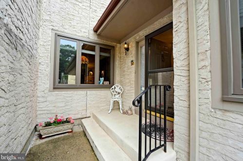 4 Marilyn Ct, Trenton, NJ 08648-2110