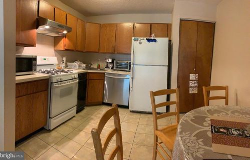 22 Poillon Ct, Trenton, NJ 08648-2657