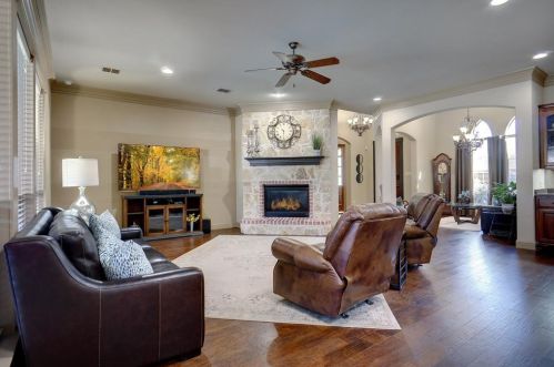 7909 Country Oak Dr, Fort Worth TX  76182-8944 exterior