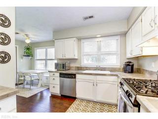 2305 Broadnax Dr, Chesapeake, VA 23323-4035