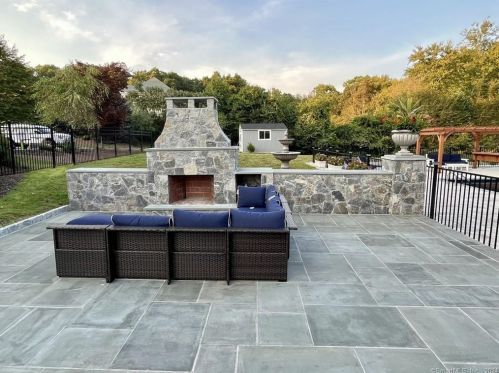 76 Mustang Dr, Upper Stepney CT  06468-1371 exterior