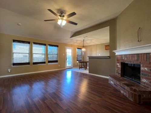805 Buffalo Springs Dr, Fort Worth TX  76140-5736 exterior