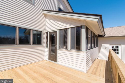 80 Quinn Lea Rd, Harpers Ferry WV 25425-5372 exterior