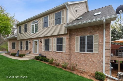1360 Laurel Oaks Dr, Streamwood, IL 60107-3305