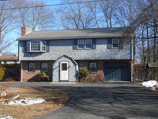 40 Belvedere Dr, Bristol, RI 02809-4910