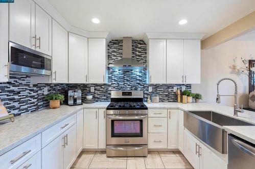 1991 Junction Dr, Concord, CA 94518-3362
