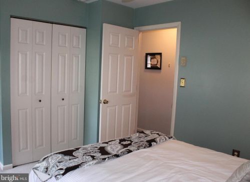 2482 Creek View Dr, Lancaster PA  17602-1451 exterior