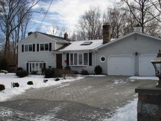 24 Midrocks Dr, Norwalk, CT 06851-1626
