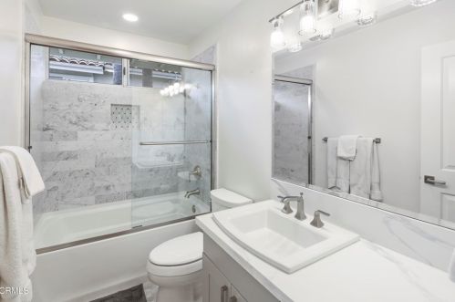 1011 Calle Azul, Glendale CA  91208-3010 exterior