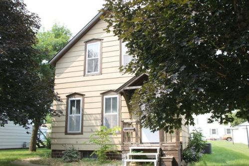 411 Park St, Jackson, MN 56143-1421