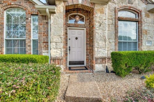 118 Stonecreek Dr, Irving, TX 75063-7211