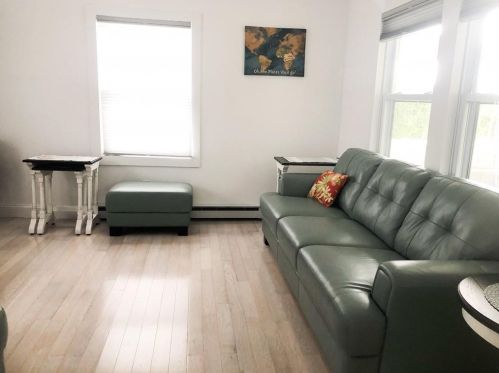 30 Warren Ave, Middletown, RI 02842-5835