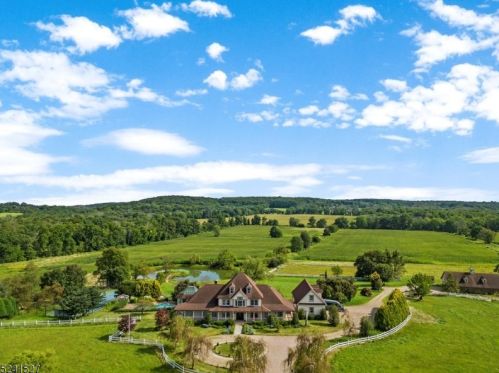 90 Fairmount Rd, Califon, NJ 07830-3110