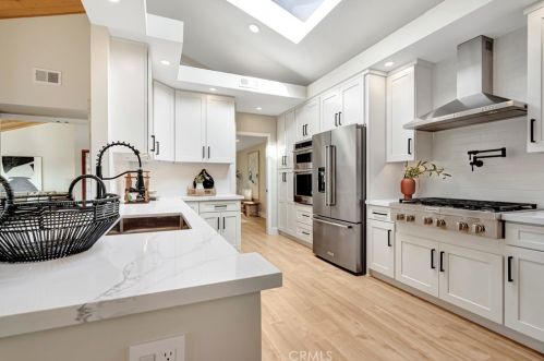 323 Calle Empalme, San Clemente CA  92672-2105 exterior