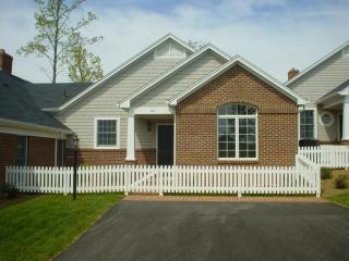 102 Village Green Dr, Penhook, VA 24137-5041