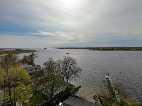 15 Locust Ter, Warren, RI 02885-4107
