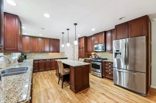 6879 Lockridge Dr, Atlanta GA  30360-1514 exterior