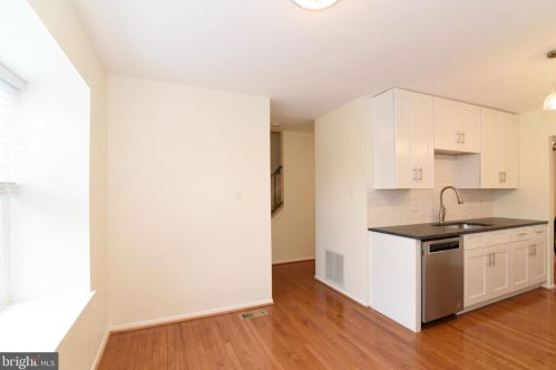 933 Barton Oaks Pl, Herndon, VA 20170-3440