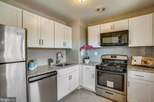4114 Mangalore Dr, Annandale, VA 22003-3123