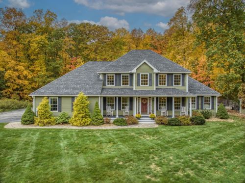 128 Walnut Hill Rd, Goffstown, NH 03045-2340