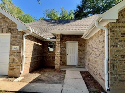 206 Doncaster St, Conroe TX  77303-1843 exterior