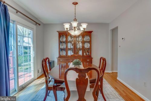 9001 Teddy Rae Ct, Springfield VA 22152-2644 exterior