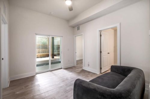 5008 Baker St, Austin TX  78721-1511 exterior