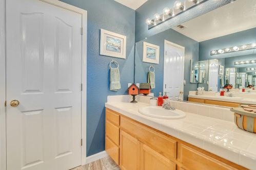 1746 Fir Dr, Los Banos CA 93635-5236 exterior