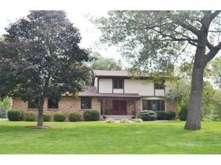 2870 Black Oaks Ln, Minneapolis MN  55446-2600 exterior