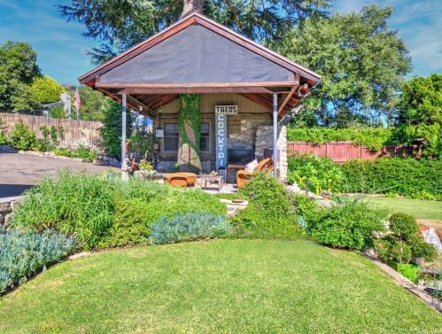 2360 Shields St, Glendale CA  91214-1541 exterior