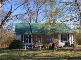 1310 Olympus Dr, Byrdstown, TN 38549-2424