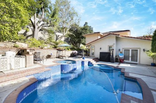 1360 Greenbriar Rd, Glendale CA  91207-1254 exterior