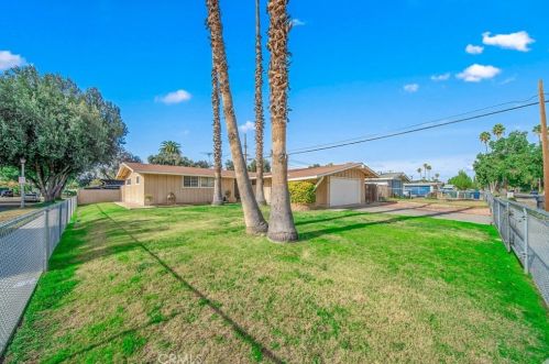 6875 El Cajon Dr, Riverside, CA 92504-2005