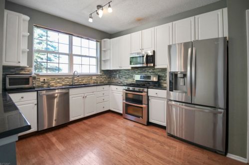 71 Wildflower Ln, Morristown, NJ 07960-2770