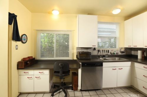 1205 Cleveland Rd, Glendale CA  91202-2602 exterior