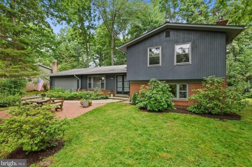 1438 Aldenham Ln, Herndon, VA 20190-3901
